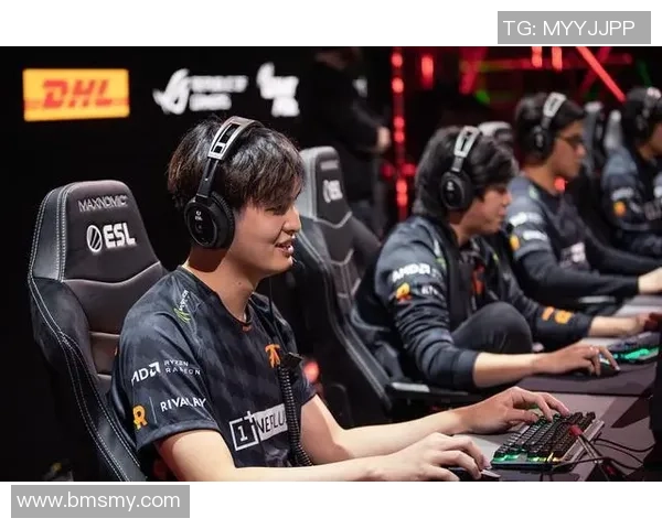 RNG战队进攻策略解析：深度剖析DOTA2中的战术运用与团队协作