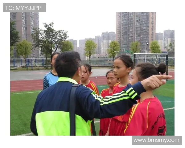 女足球蛋糕的甜蜜庆典：为女足梦想添上一层美味的祝福